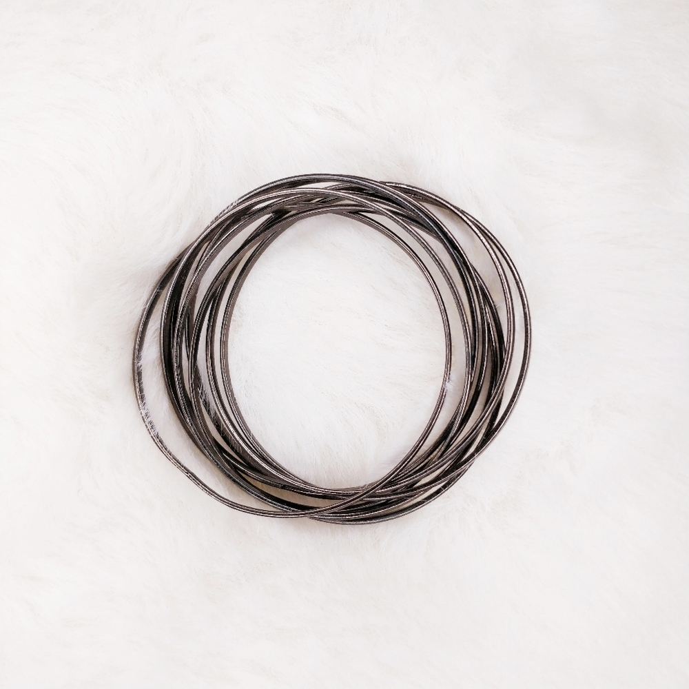 Multiple connected bangles bracelet